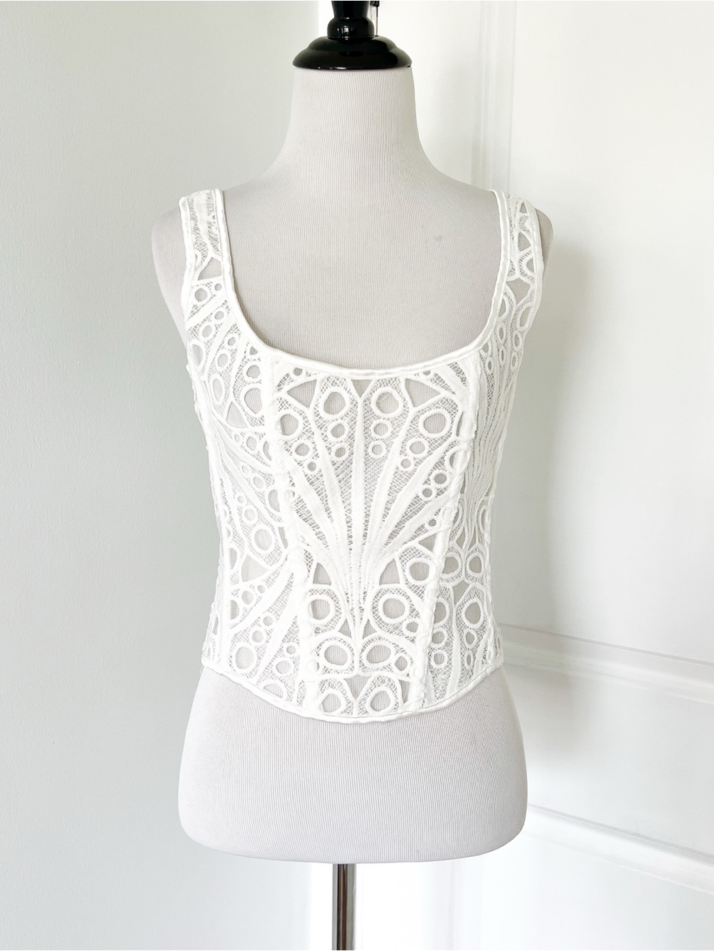PrettyLittleThing White Lace Scoop Neck Corset Camisole - Size 8 - Picture 1 of 4